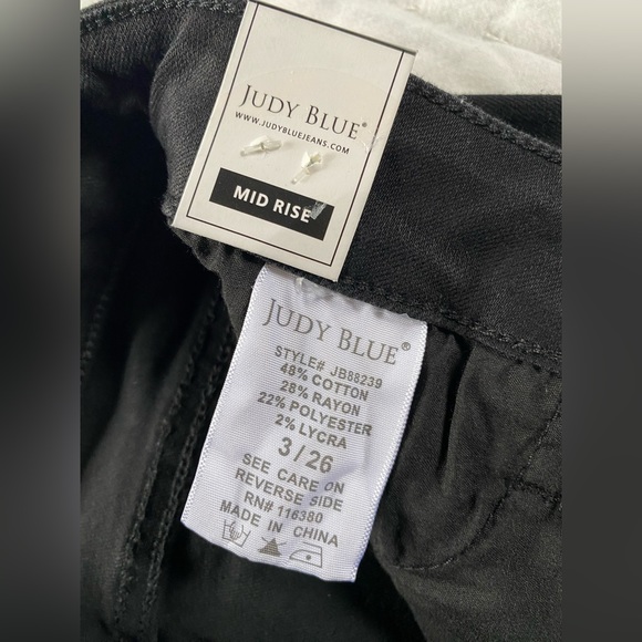 Judy Blue Capri Jeans, Black, Size 3/26, NWT, Mid-Rise - Picture 3 of 4